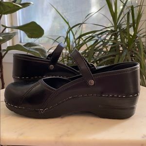 Dansko Marykane style clogs